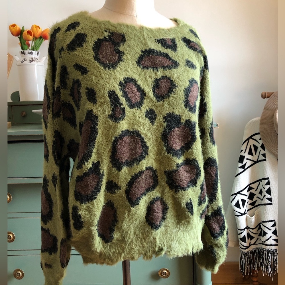 Boutique brand Umgee sweater size L, NWT
